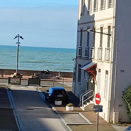 Appartement Avec Balcon Au 1Er Etage Vue Laterale Mer A 50 Metres De La Plage A Mers Les Bains. Exterior photo